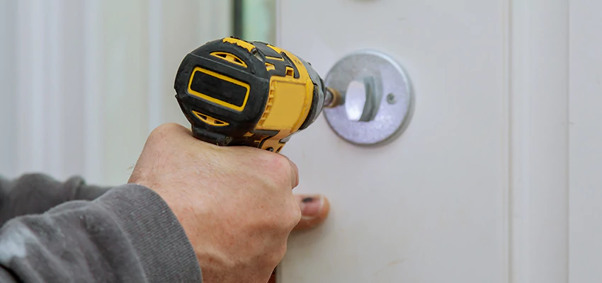 Street Locksmith For Smart Lock Repair in Lawndale, CA